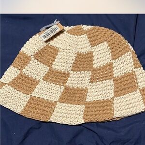 Crochet Checkerboard Bucket Hat in Beige & Cream